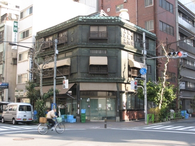 東京ろまん建築巡礼・宮川食鳥鶏卵（中央区） 古い日本家屋の中でも異彩を放つ店舗建築 東京 建築 